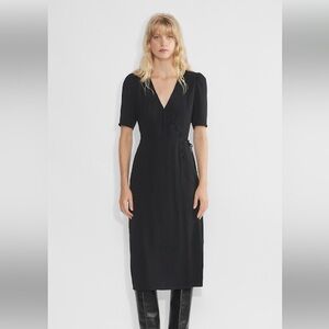 Wilfred Lulea Dress
Satin wrap midi dress